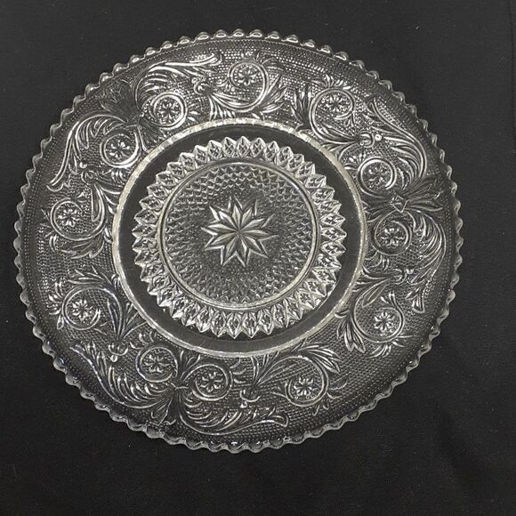 Early clear pressed glass 7" plate star and Fleur de lis pattern - Picture 1 of 4